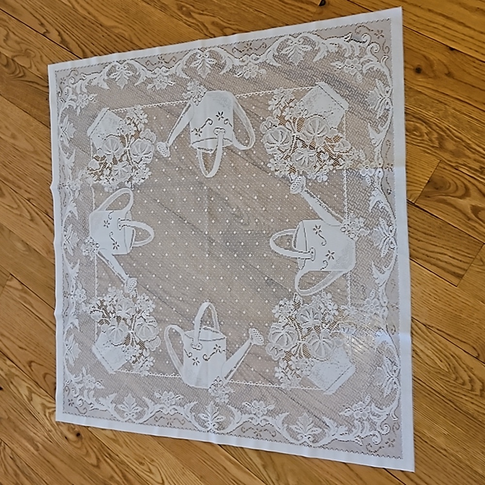 VINTAGE TABLE COVER RUNNER LACE WHITE FLORAL WATERING CAN 37" X 37" TABL…
